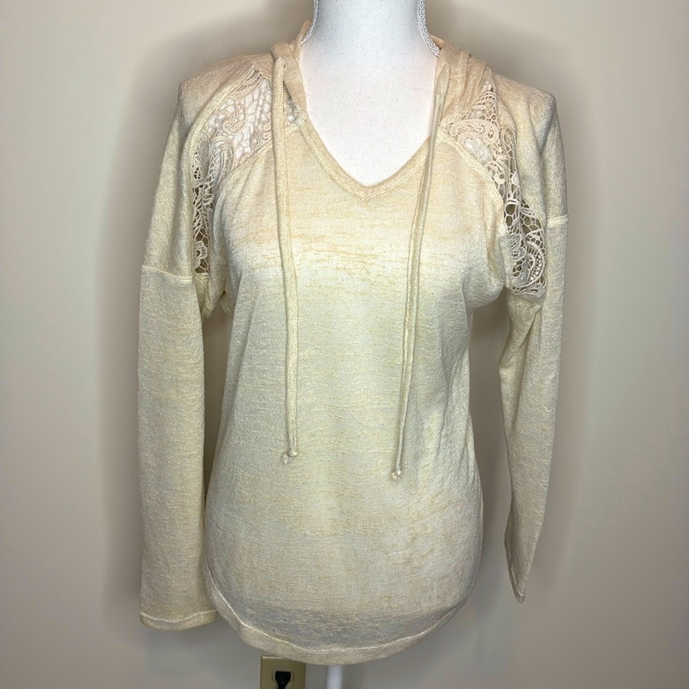Eyeshadow Off White L/S Top With Hoodie & Lace Panels. Large
